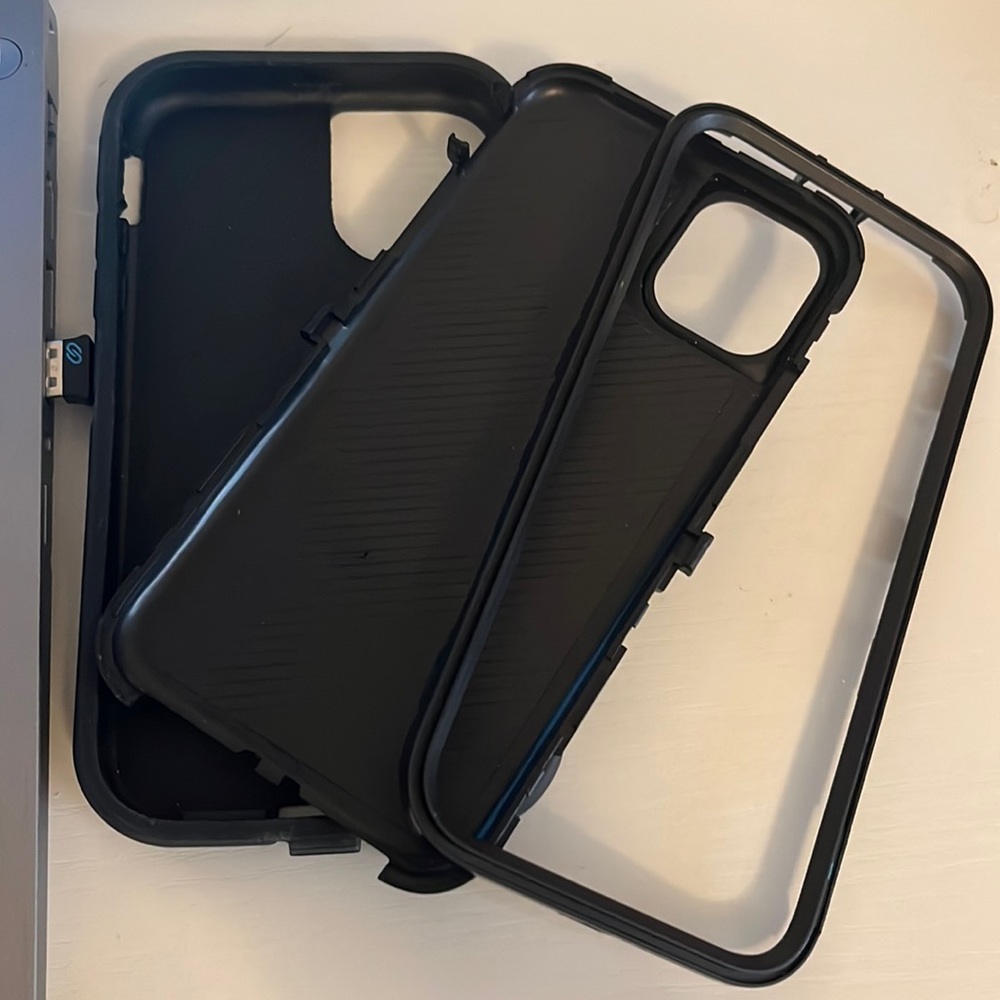 Black 3 piece iPhone 11 otterBox case